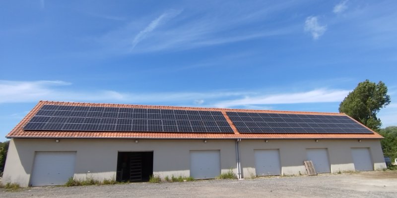 Les panneaux sont posés sur les garages municipaux de Condette